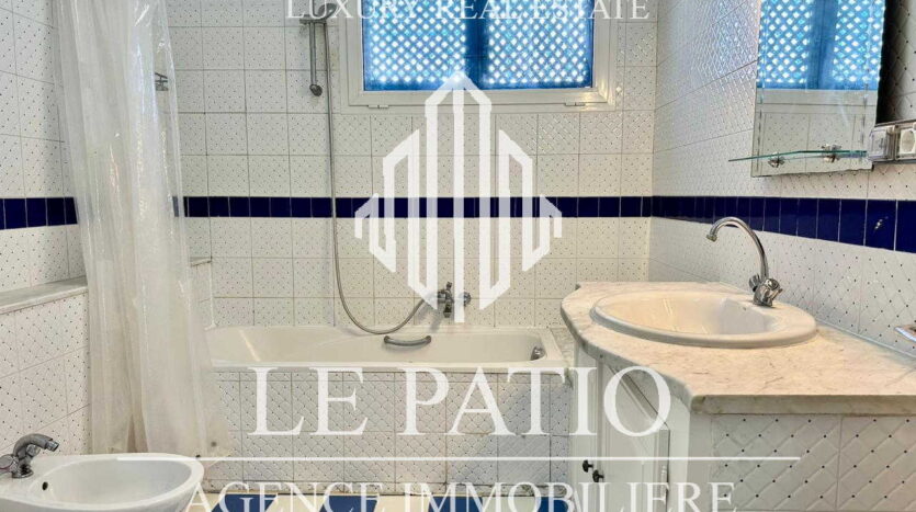 Villa S+3 avec jardin, à louer à Sidi Bou Saïd